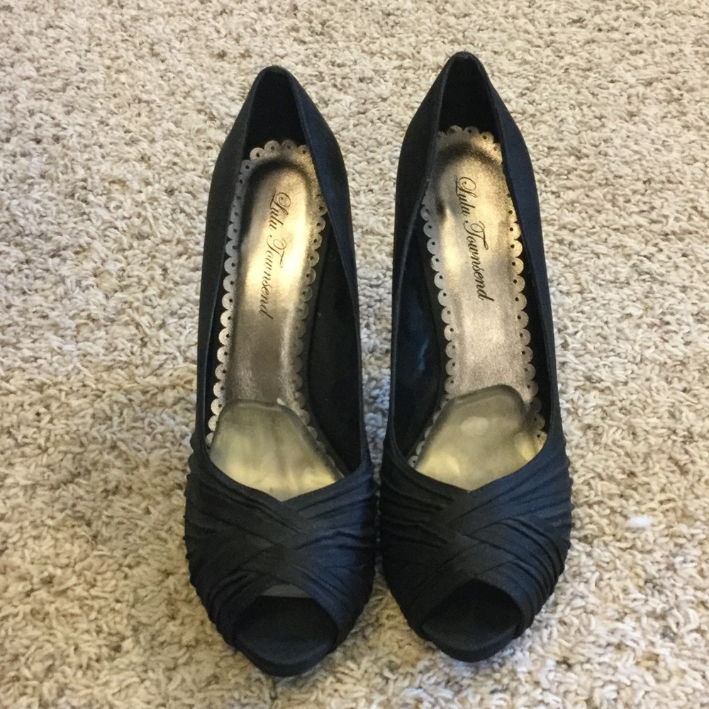 Beautiful black open toe pump